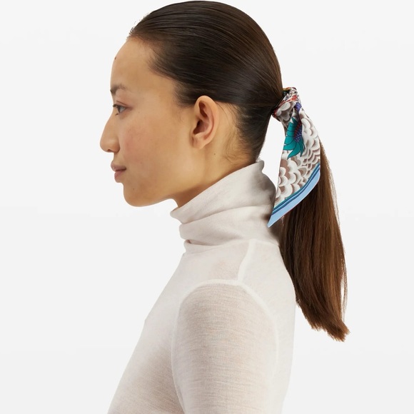 INOUI editions Dragon Grey Ribbon Scarf Lavailliere 67 - Picture 4 of 6